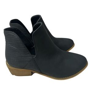 Excellent Condition Corkys Slip On Black Faux Crocodile Ankle High Booties
